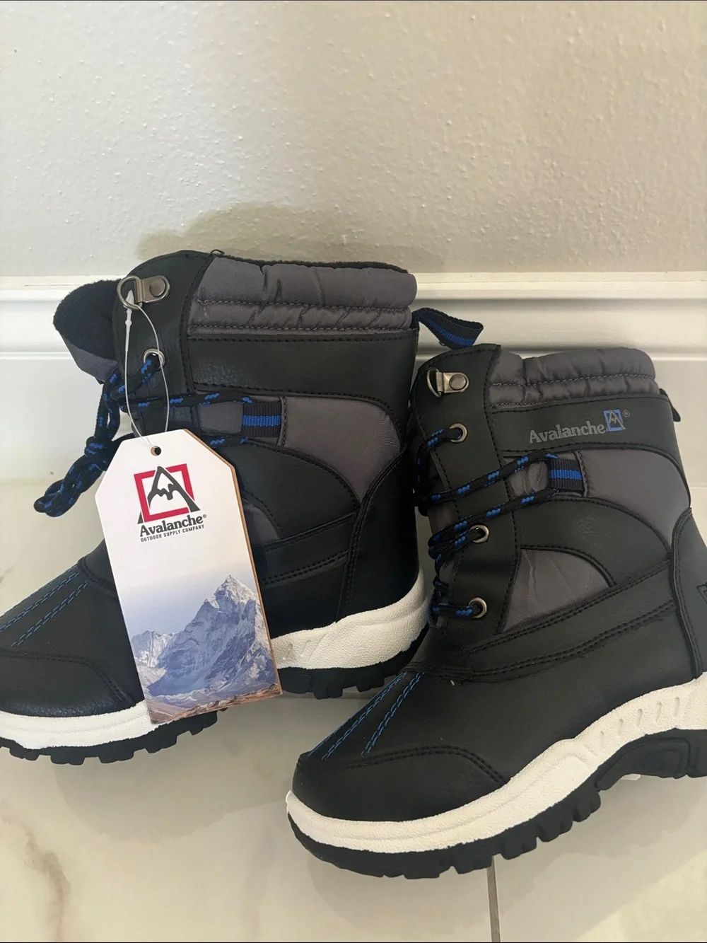 Avalanche Kids Black and Gray Snow Boots size 10